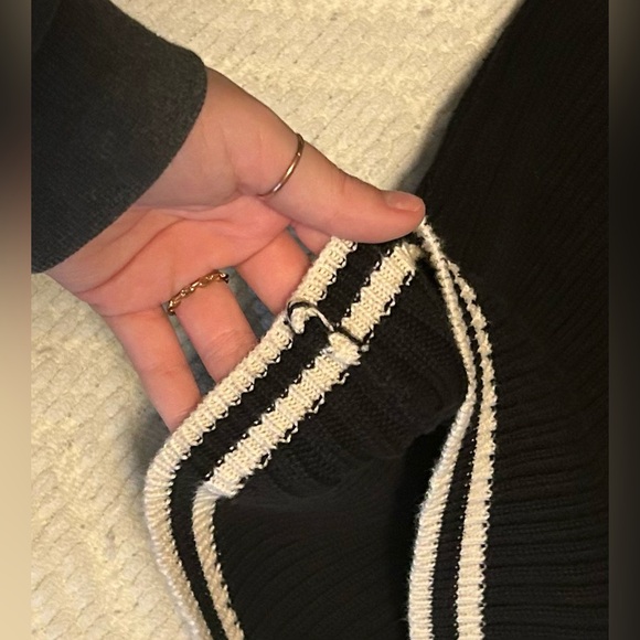 Black And White Tight Fitting Shirt. Sleeves Go Down To About The Elbows. - Picture 4 of 4